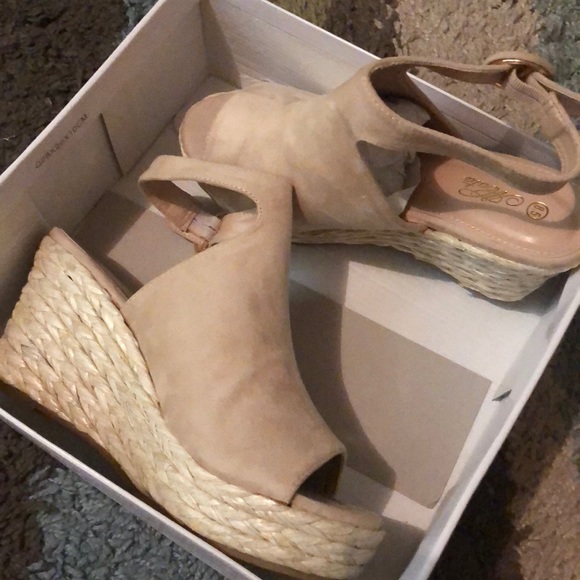 Nude Wedges - Picture 2 of 4